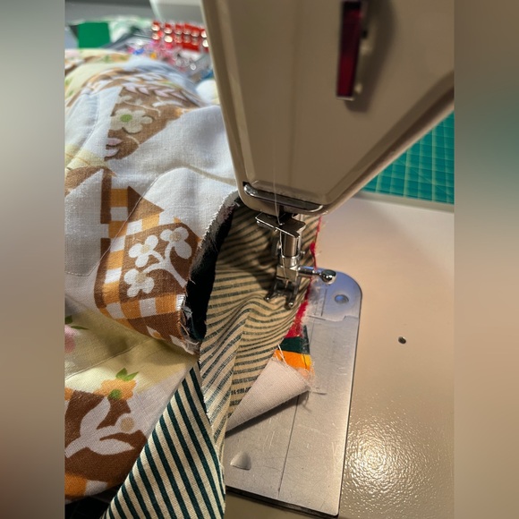 Tie-front quilted vest, upcycled vintage patchwork quilt, ladies' M-XL - Picture 11 of 14